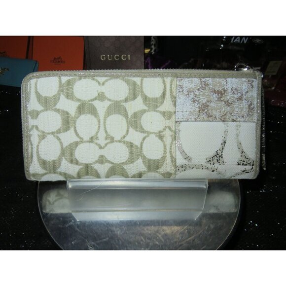 Coach Cream Signature C Logo Zip Around Accordion Continental Long Wallet - Picture 2 of 11